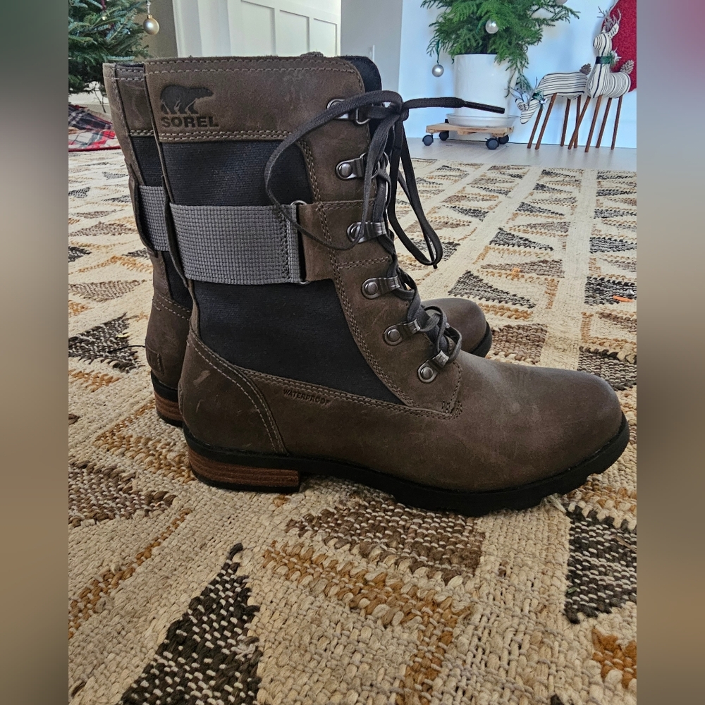 SOREL WATERPROOF LEATHER BOOTS BNWT NEVER USED.